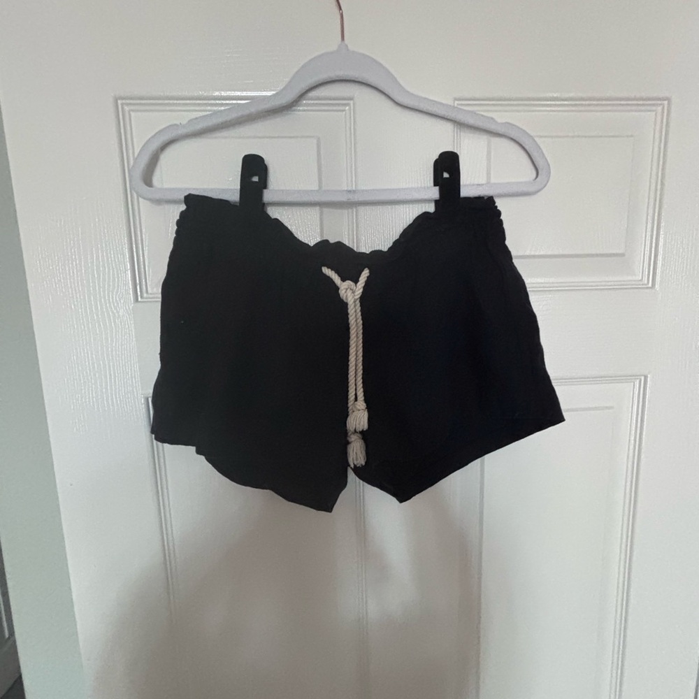 ROXY GIRL’S Black Drawstring Shorts SZ M
LIKE NEW